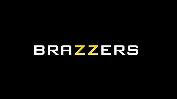 Pussy Freak On A Leash - Scarlit Scandal, Elsie / Brazzers  / stream full from www.zzfull.com/leash