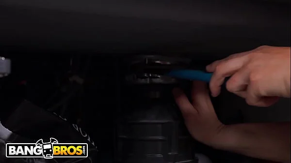 BANGBROS - Big Tits Plumber Babe Skyla Novea Goes To Work On Jmac's Pipe