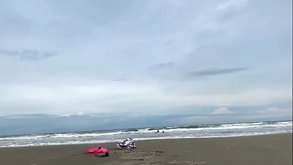 Transando em público na praia com a gostosa da Camila Vegas COMPLETO NO RED