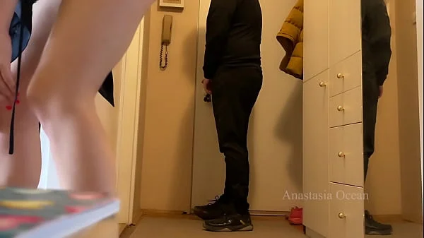 I sucked the delivery guy’s cock a while my husband was at work.