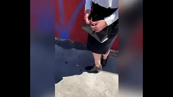 Sexo por DINERO! Le ofrezco DINERO a SEÑORA Mexicana Sumisa que Estaba Esperando su Camión para Irse a Trabajar! Le Doy Dinero para que me la CHUPE en la CALLE y no Vaya a Trabajar! PARTE #1