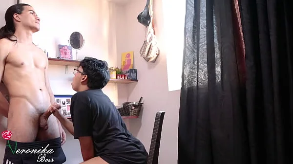 Me atrapa mi primo fumando y me dejó llenar el coño para que no hable - Veronika Boss