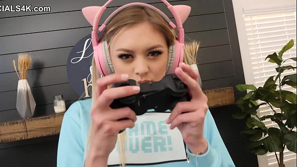 ?Hot Gamer Chick Gets Blasted In The Face With Loads Of Cum