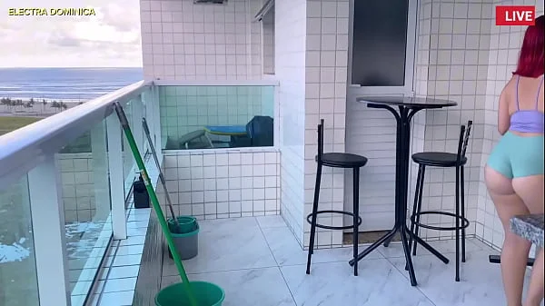 Contratei a empregada safada que fica de shortinho, que delícia essa bunda, fico louco de tesão