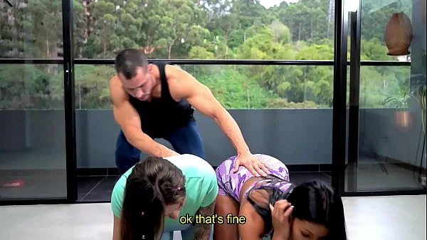 Entrenador musculoso se folla a sus alumnas culonas en la primera clase de cardio- Sara Blonde, Mariana Martix, Duncan Saint