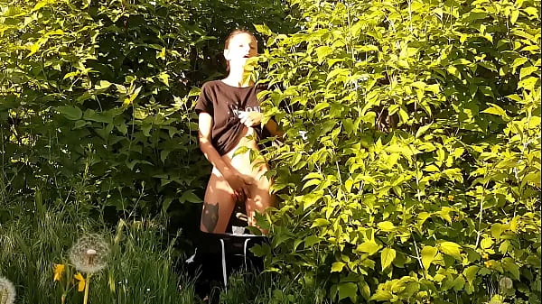 Risky public female masturbation in nature - Girls fly orgasm