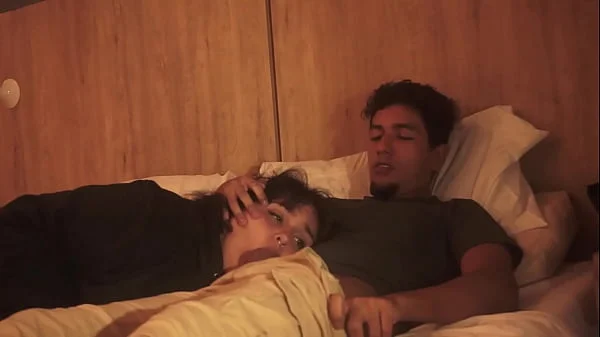 No puedo dejar de tocarme y tuve que poner mi pene en la boca de mi hermanastra (por poco nos descubren) FANTASIAHARDCORESEX