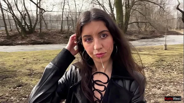 I want to walk through the park with cum on my face! Cum on my face! - Public Cumwalk