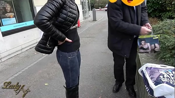 Geldherrin: Geldsklave übernimmt die Rechnungen