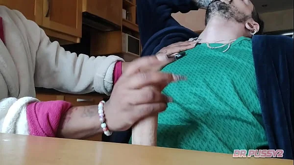 MASTURBEI O MELHOR AMIGO DO MEU MARIDO E DEIXEI ELE FILMAR SEM O CORNO SABER