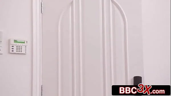 Great Body Business Woman Gets Pounded By BBC After Double-Booking