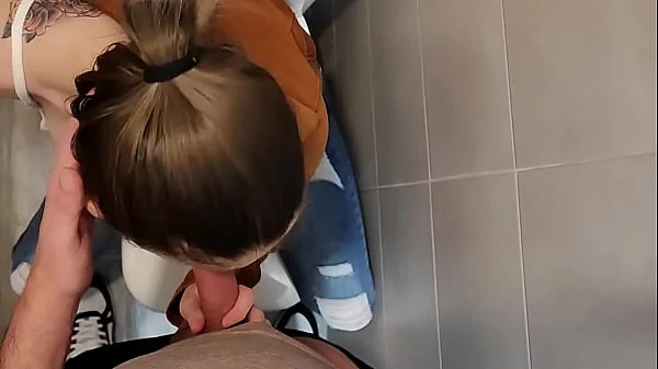 Mamada en un Baño de la Universidad