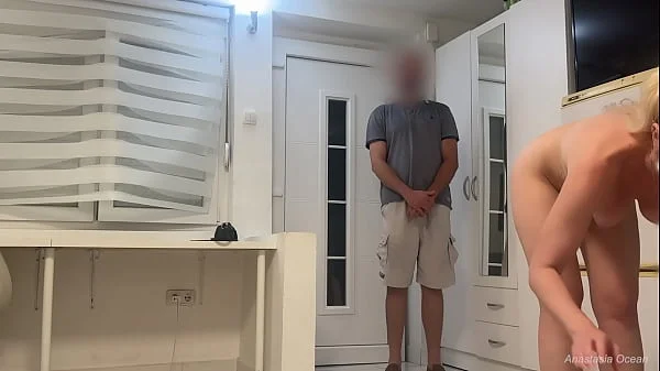 I met delivery guy naked. He did not want to go away.