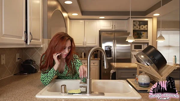 Bored housewife calls a plumber for some entertainment