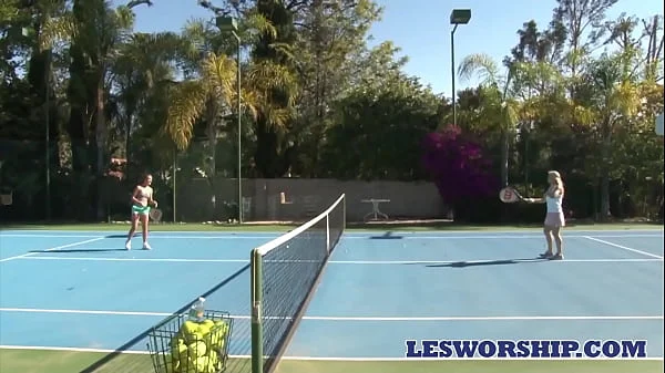 MILF Sarah Vandella Seduced By Lesbian Teen In Hot Tub