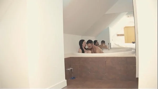 Me follo a LATINA de Enormes TETAS en el jacuzzi y en la cama