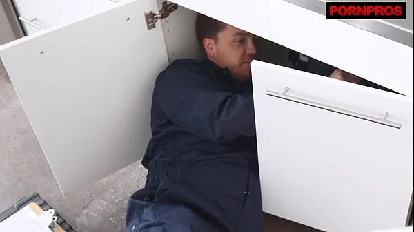 Housewife Uses Her Cunt To Pay The Handyman