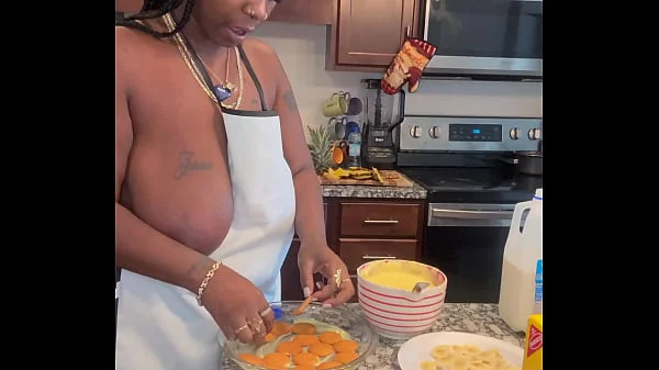 Making banana pudding