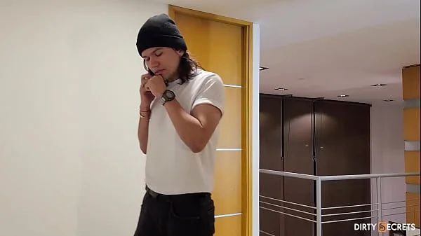 REAL ESTATE AGENT FUCKS A CLIENT WHILE SHOWING A HOUSE