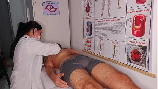 Ereção na frente da enfermeira