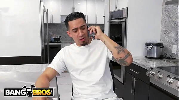 BANGBROS - Sexy Neighbor Skyla Novea Lends Bruno Dickemz A Helping Hand