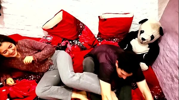 I fuck my classmate while watching netflix