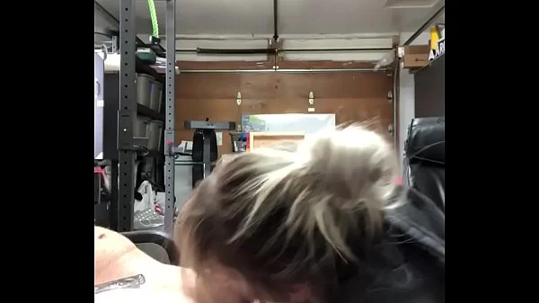 Fucking my thick hairdresser, mase619 gives a tip!