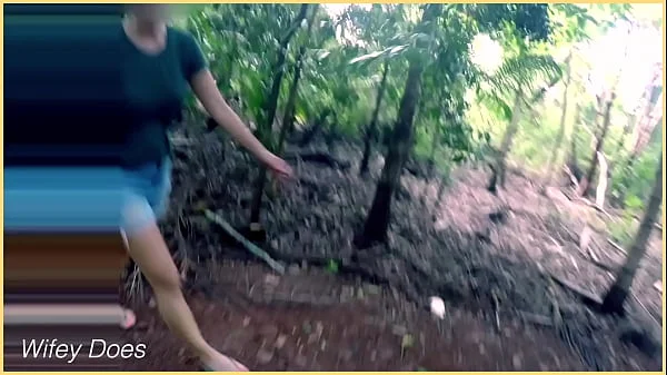 Wifey gets asked by stranger to flash her tits in public