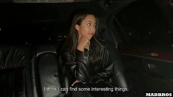 A Beautiful Daddy’s Girl Fucked In A Limo For Fun While Talking On The Phone !!!