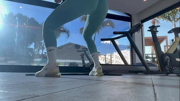 Fit Teen Bubble But Fucks her Personal Trainer after the Gym