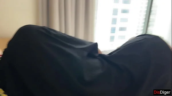 Sharing a bed with my stepsister - Damn she forgot to wear panties to bed!