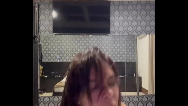 “Coroa sim... movida a amor de pica.”