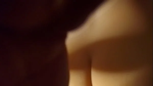 El pendejo de mi padrastro me visita por las noches para follarme mi colita rosadita