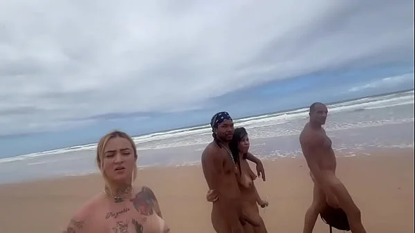 Fui na praia de nudismo da Bahia pra dar pros meus amigos pirocudos.