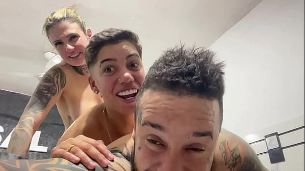 Aquele sexo gostoso sentindo a socada ate o fim no cu e na buceta no pelo ate gozar juntos !