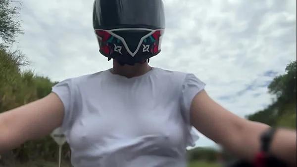 Recogí a Mi Cliente Favorito De DIDI Sin Sostén y Toco Mis Grandes Tetas Nuevamente