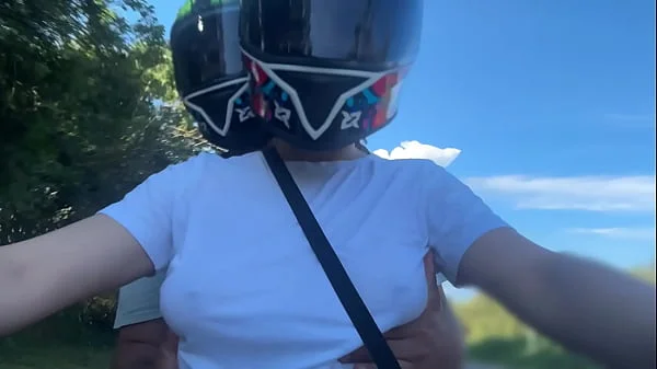 Recogí Un Cliente De DIDI Sin Sostén y Se Dio Cuenta De Mis Grandes Tetas