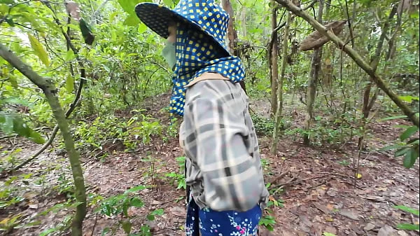 Amateur Thai villagers have sex in the forest public 4K 18