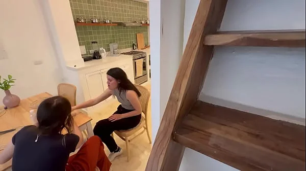 Cámara graba a mi esposa siendomé infiel con la perra de su mejor amiga!!