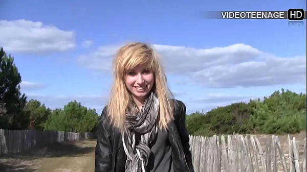 lovely 18 years blonde Vicky does a porn casting