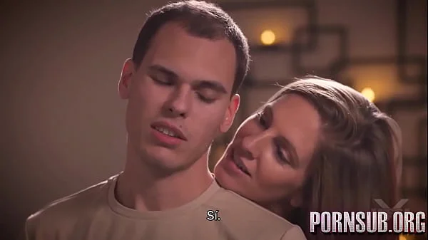 mi madrastra me enseña sus grandes tetas. sub español. ver completo en: pornsuborg