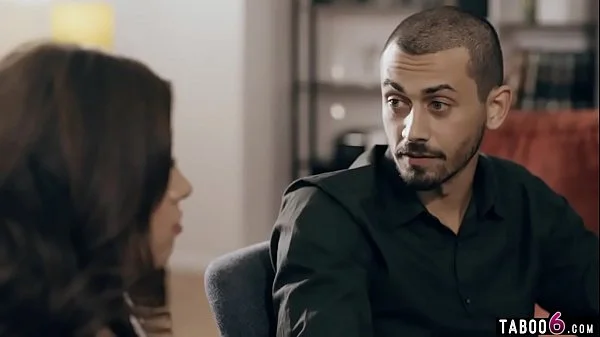 Psychiatrist manipulates huge tits girl into having sex