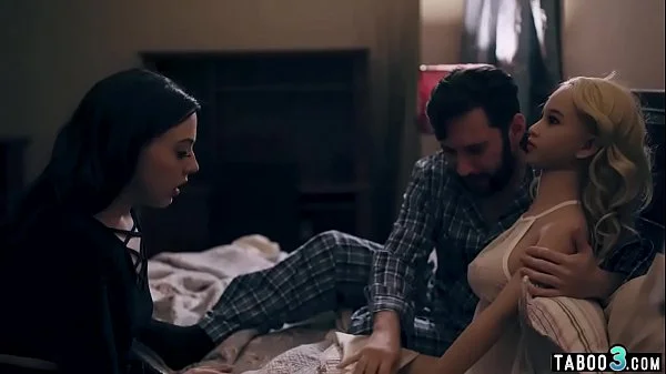 Babe has threesome sex with man and silicone love doll