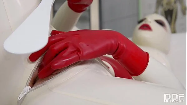 Busty Latex Lucy spanks her ass & fills her creamy pussy with clinic sex toy