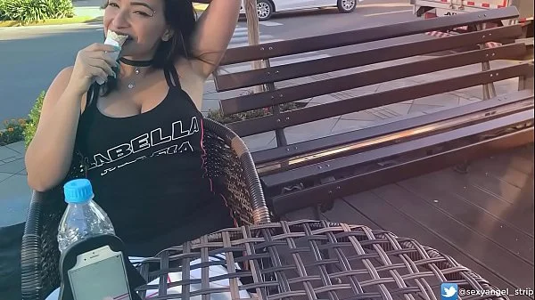Safada Gozando em Publico com brinquedo interativo Public female orgasm interactive toy girl with remote vibe outside