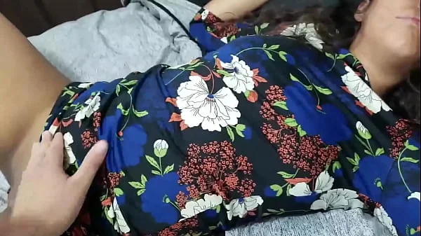 así llega mi dulce hermanastra cada fin de semana mientras yo aprovecho la situación