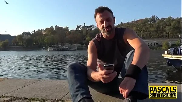 Dominated sub squirts