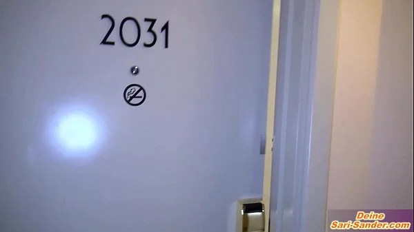 Deutsche Bikini dicke titten tattoo milf wird vom housekeeping im hotel gefickt