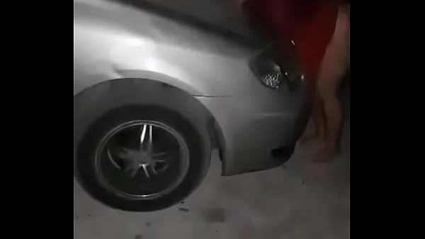 Mi esposa con un chico que conocimos en el club