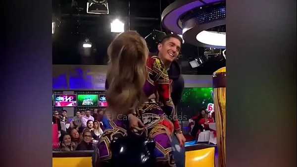 EYACULO EN SU CULO EN EL TORO MECANICO